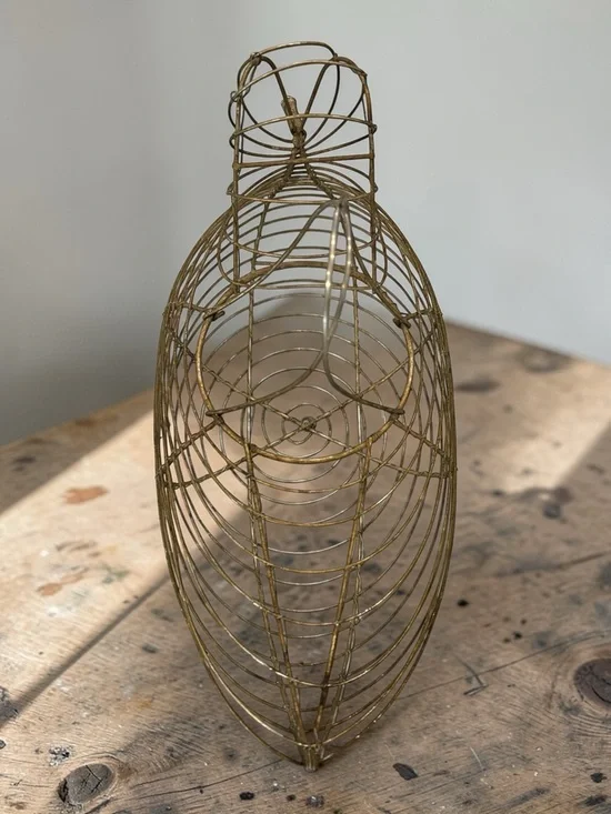 Vintage Primitive Wire Chicken Hen Shaped Egg Basket W/ Handles Farmhouse Decor - Picture 8 of 10
